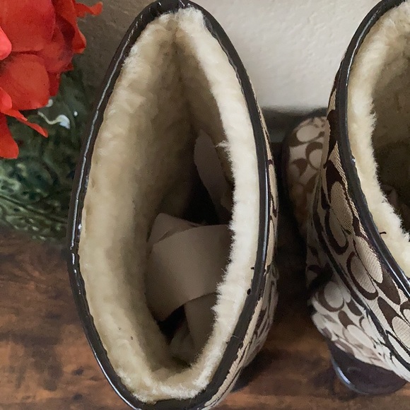 Coach Nikole Signature shearling boots - Picture 7 of 11